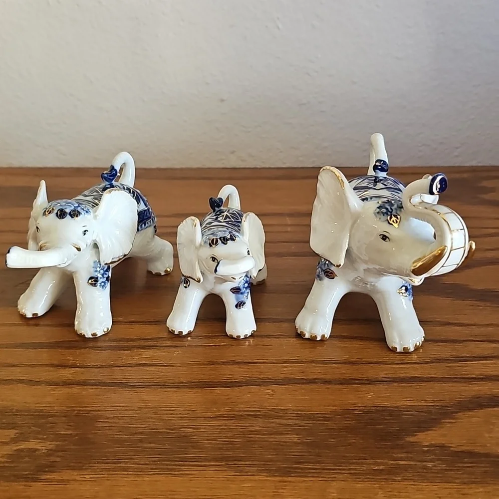 White Ceramic Elephant Figurine Family With 14K Gold Trim - Picture 4 of 13